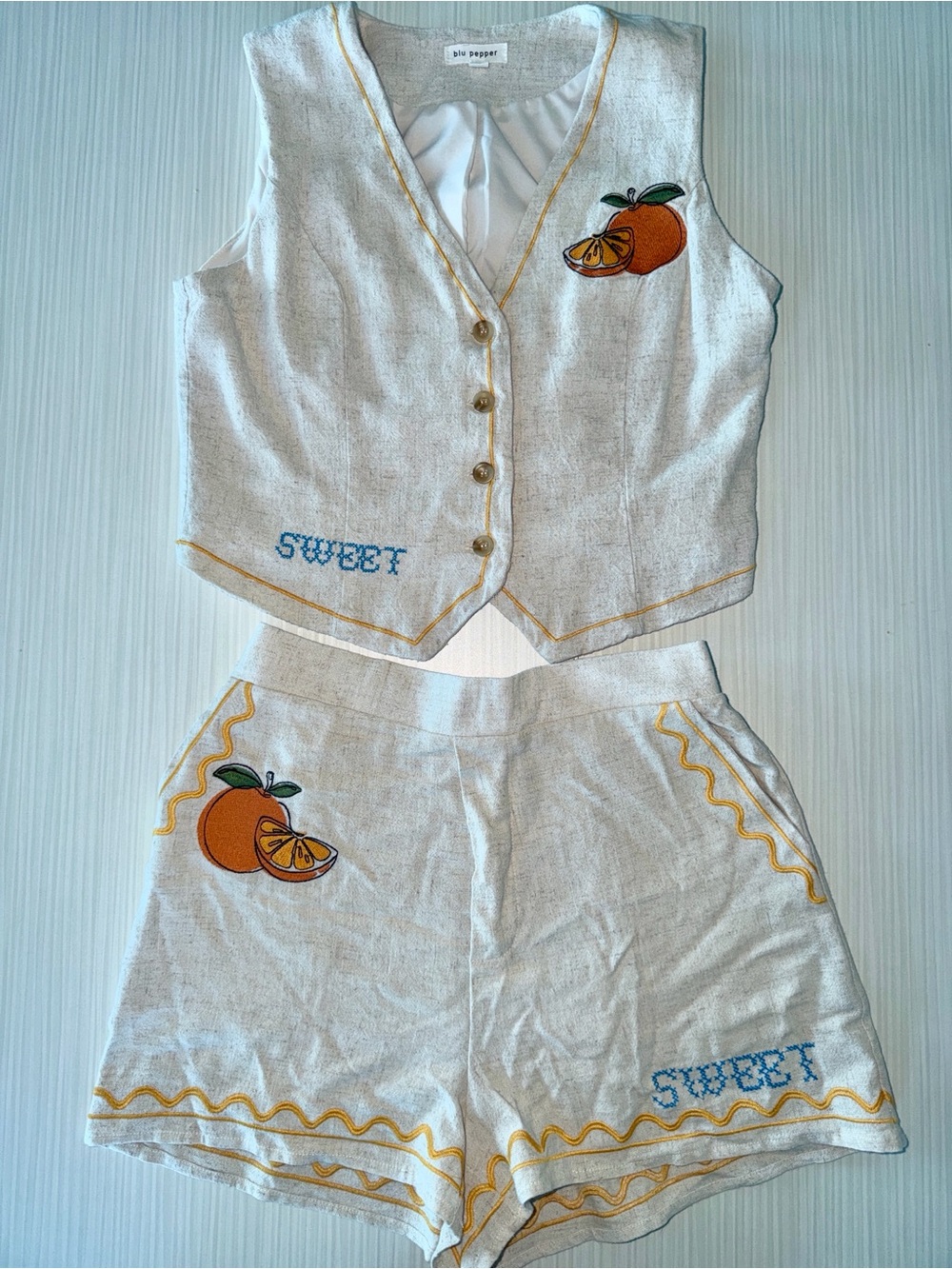 Blu Pepper White and Yellow Embroidered Orange Fruit Set Medium
